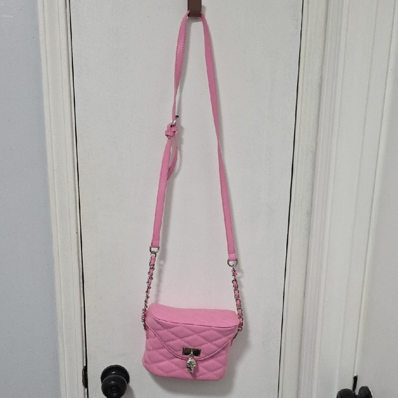 Betsey Johnson Pink XOVIOLA Viola Skull Crossbody Purse Quilted Skull Charm - Picture 1 of 6